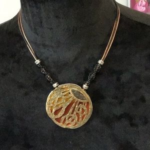 Elegant Gold Pendant Necklace
